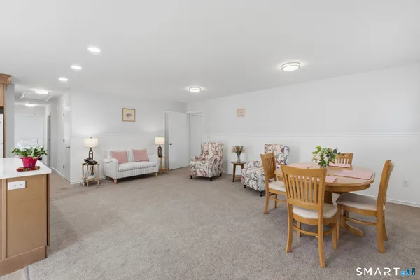 $538,000 | 9 Evas Drive, Brookfield, CT 06804