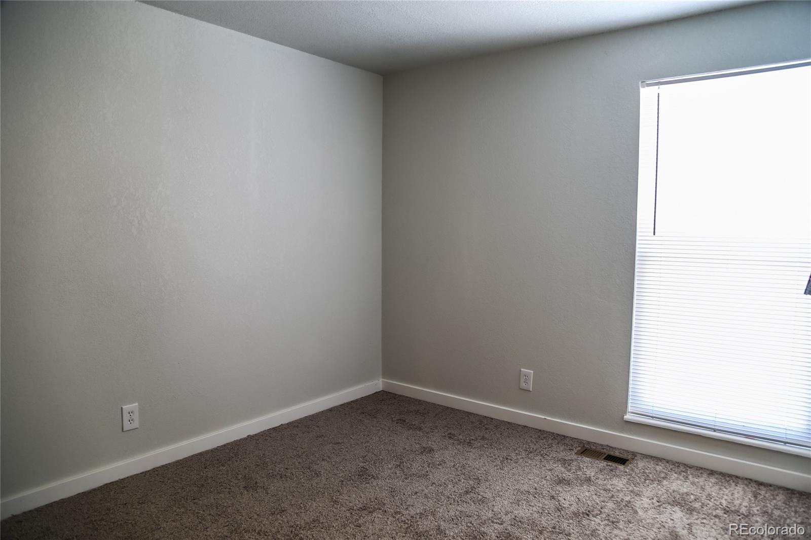 4991 Upton Court Denver, CO 80239 - Photo 8 of 22