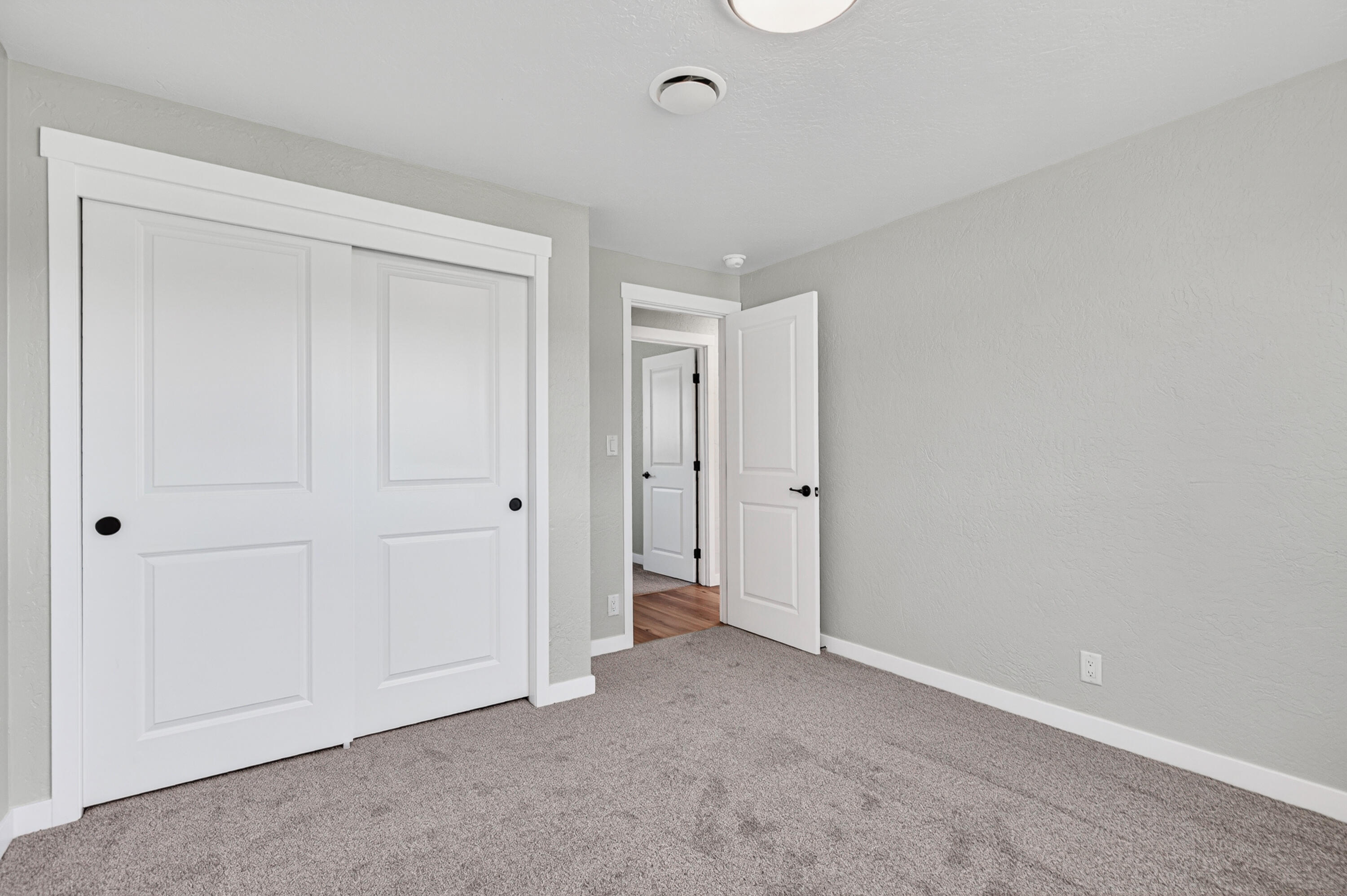 550 Experiment Station Road Medford, OR 97501 - Photo 14 of 27 a view of an empty room