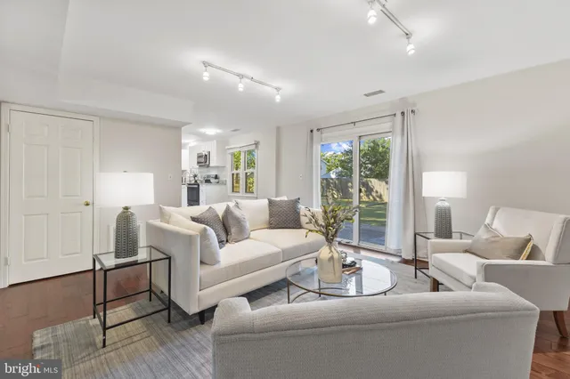 $689,000 | 11 Butternut Way, Sterling, VA 20164