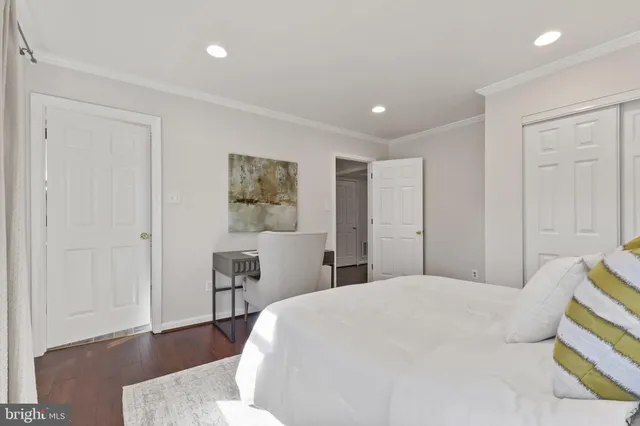 $689,000 | 11 Butternut Way, Sterling, VA 20164