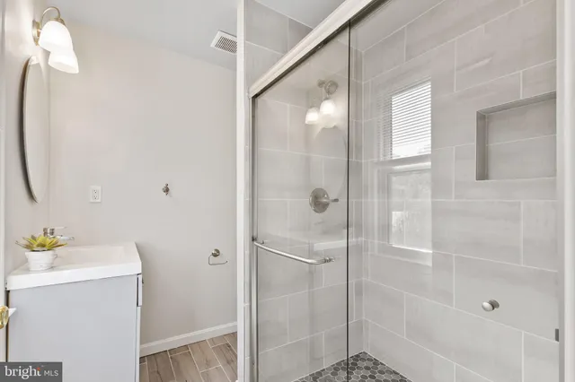 $689,000 | 11 Butternut Way, Sterling, VA 20164