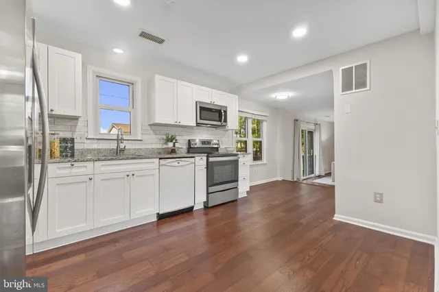 $689,000 | 11 Butternut Way, Sterling, VA 20164