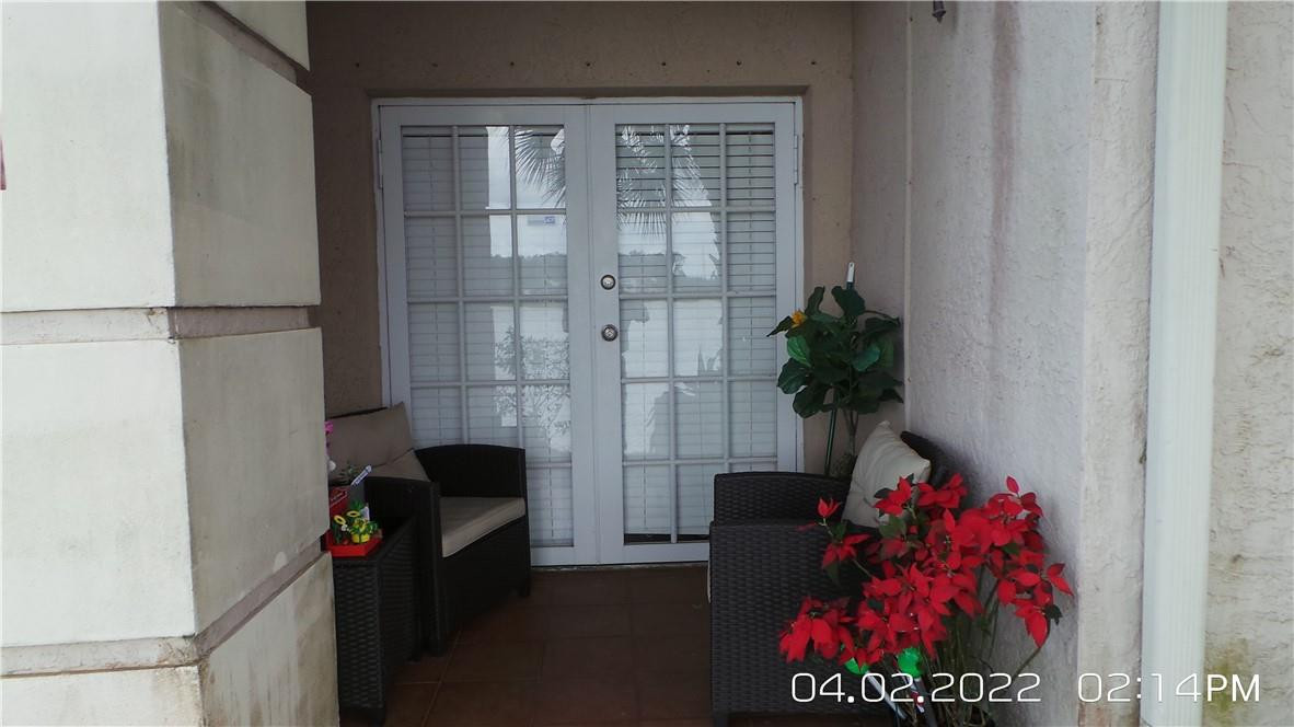 5001 Wiles Road, Unit 106 Pompano Beach, FL 33073 - Photo 21 of 31 a bath room with a potted plant and a window