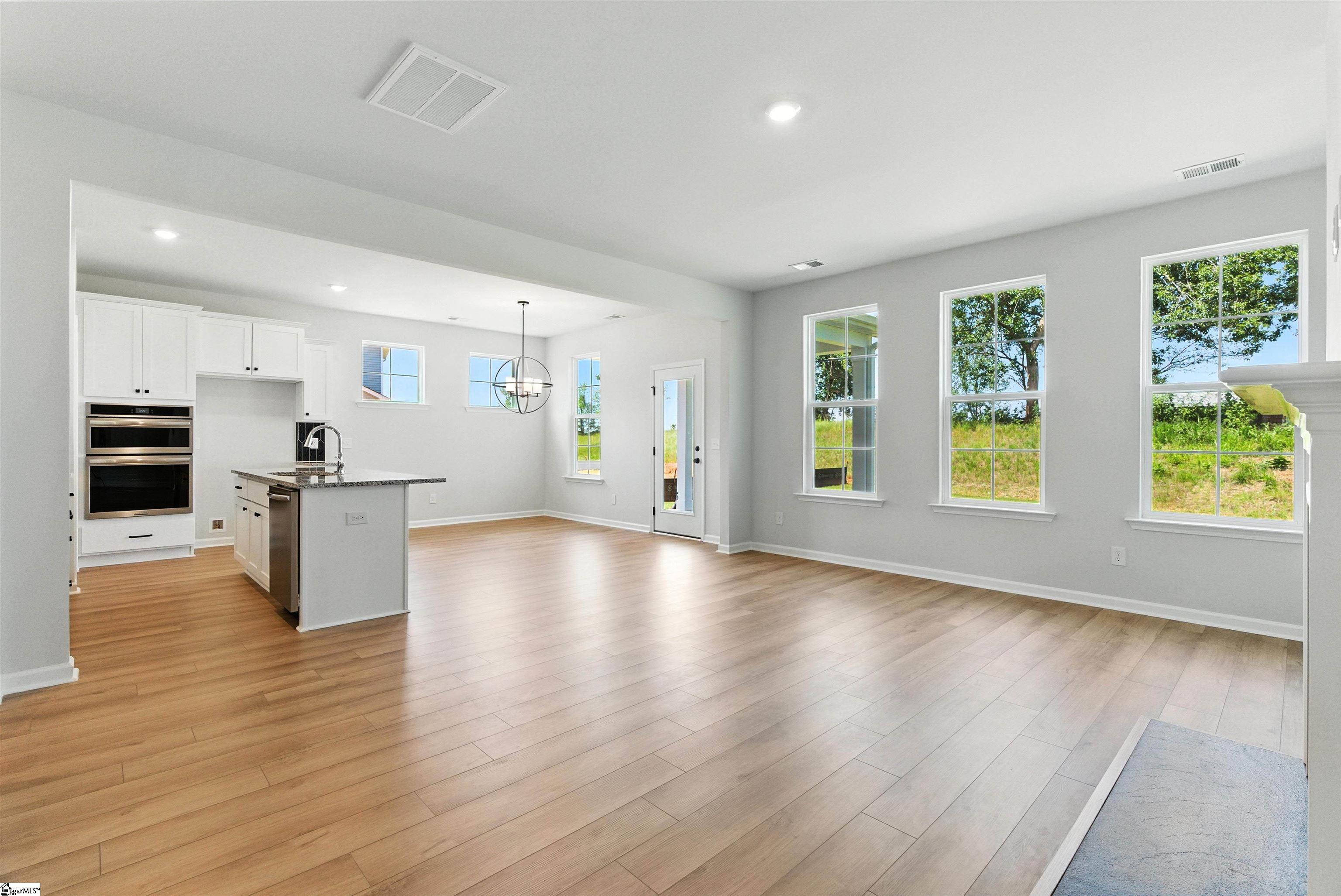 7014 New Horizons Lane Boiling Springs, SC 29316 - Photo 4 of 32