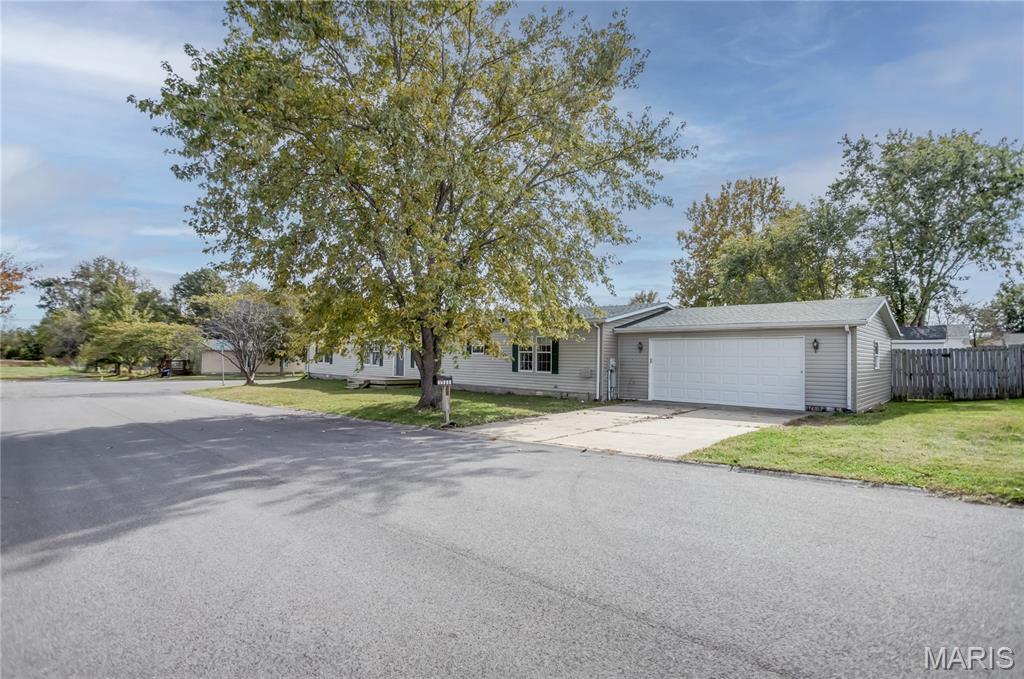 11262 Spring Meadow Trail Lebanon, IL 62254 - Photo 3 of 44 Gallery Image 3