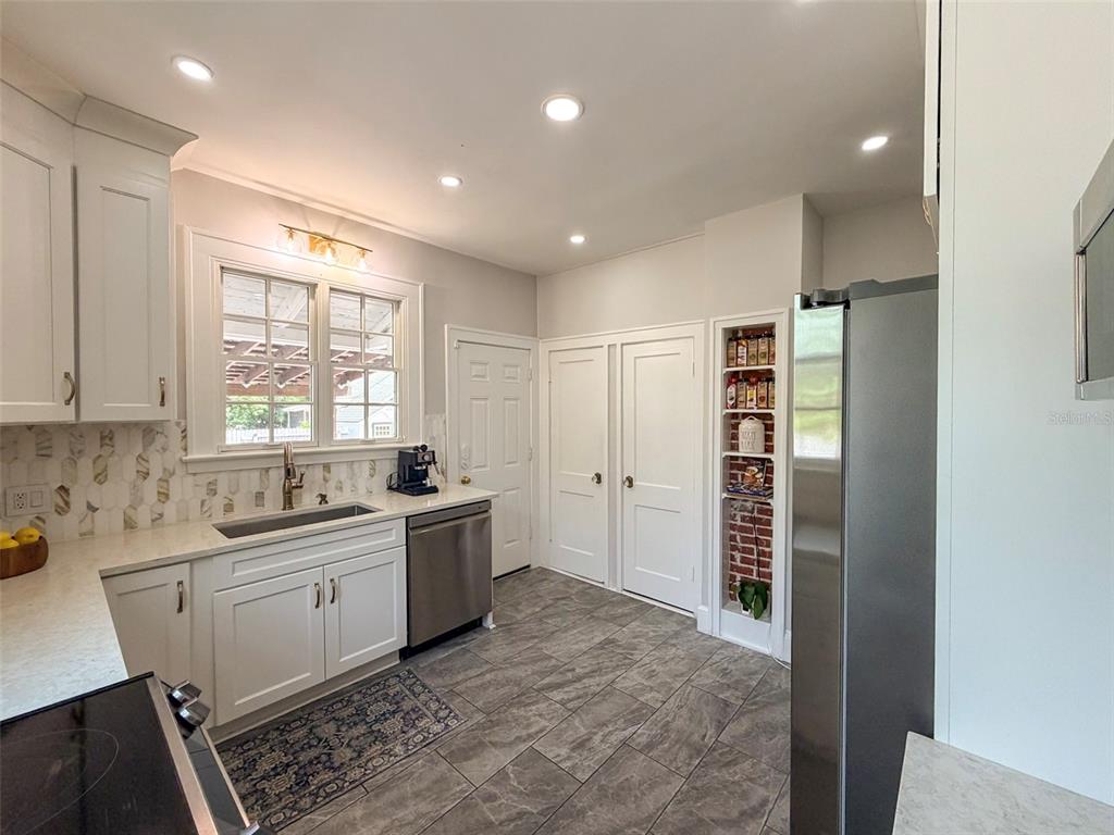 417 Southwest 10th Street Gainesville, FL 32601 - Photo 16 of 50