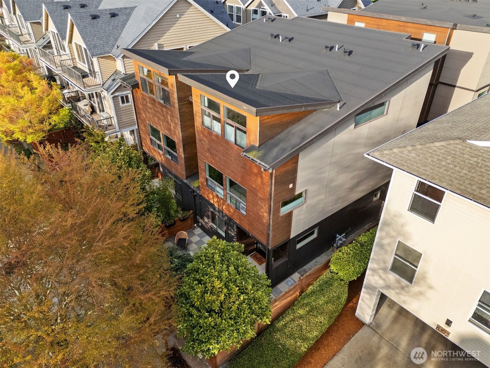 6536 42nd Avenue Southwest, Unit B Seattle, WA 98136 - Photo 24 of 27 a view of a house with a small yard