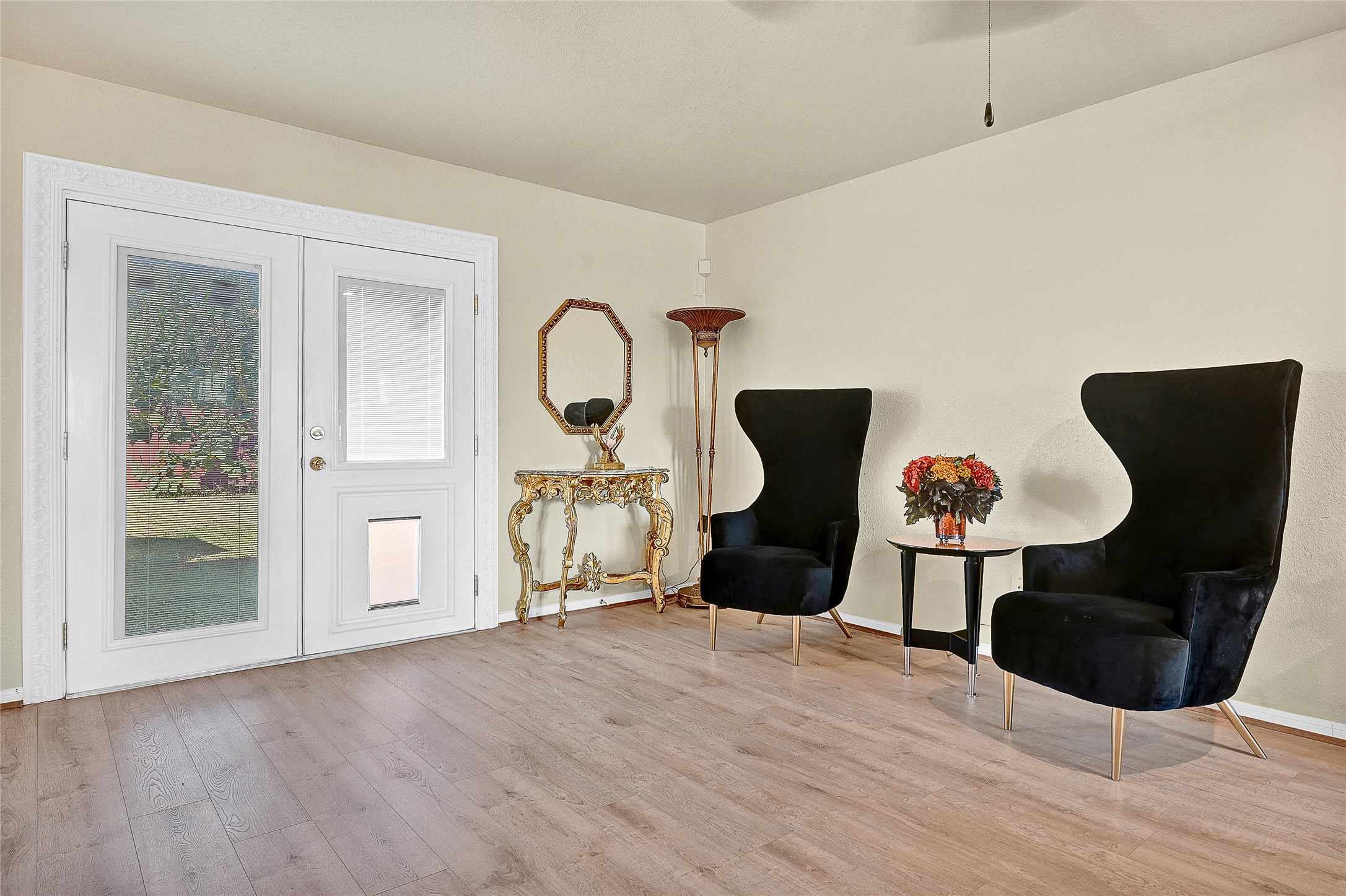 16107 Sheldon Ridge Way Houston, TX 77044 - Photo 7 of 27 a view of a livingroom with wooden floor and furniture