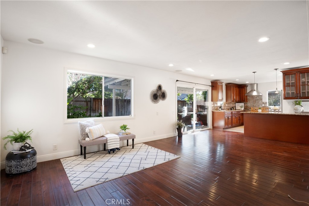 6 Sanderling Irvine, CA 92604 - Photo 10 of 35 a living room with furniture and wooden floor