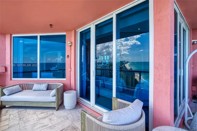 a view of a yard with an trees