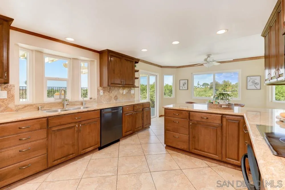 17743 Valle Verde Road Poway, CA 92064 - Photo 10 of 62 Gallery Image 10