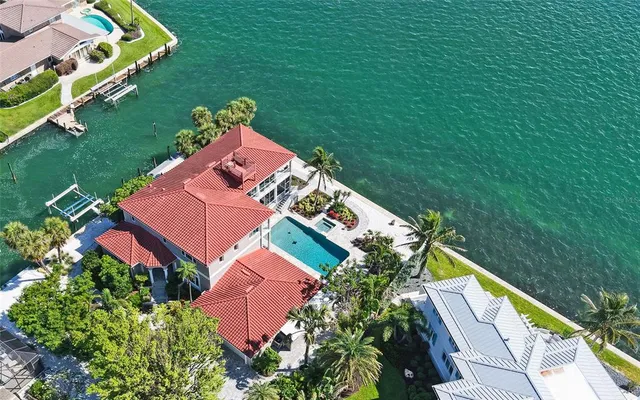 $5,225,000 | 585 Gunwale Lane, Longboat Key, FL 34228