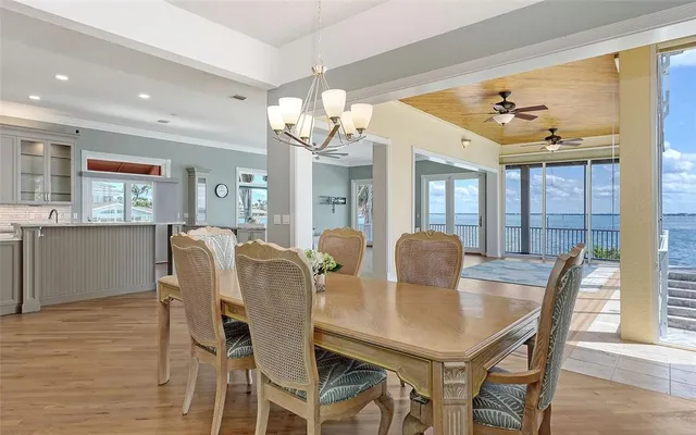 $5,225,000 | 585 Gunwale Lane, Longboat Key, FL 34228