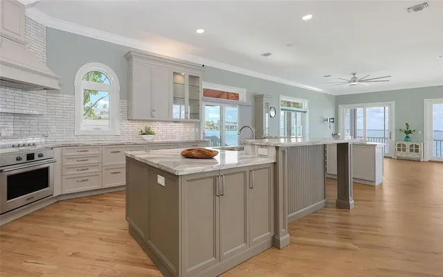 $5,225,000 | 585 Gunwale Lane, Longboat Key, FL 34228