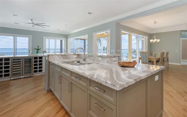 $5,225,000 | 585 Gunwale Lane, Longboat Key, FL 34228