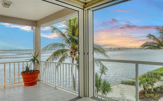 $5,225,000 | 585 Gunwale Lane, Longboat Key, FL 34228
