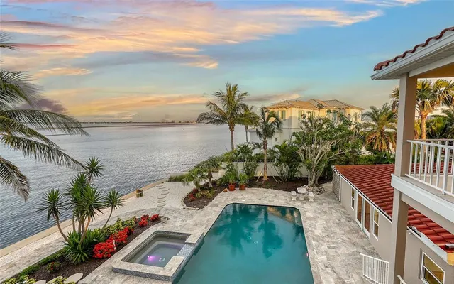 $5,225,000 | 585 Gunwale Lane, Longboat Key, FL 34228
