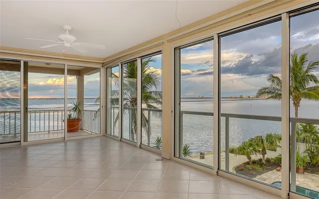 $5,225,000 | 585 Gunwale Lane, Longboat Key, FL 34228