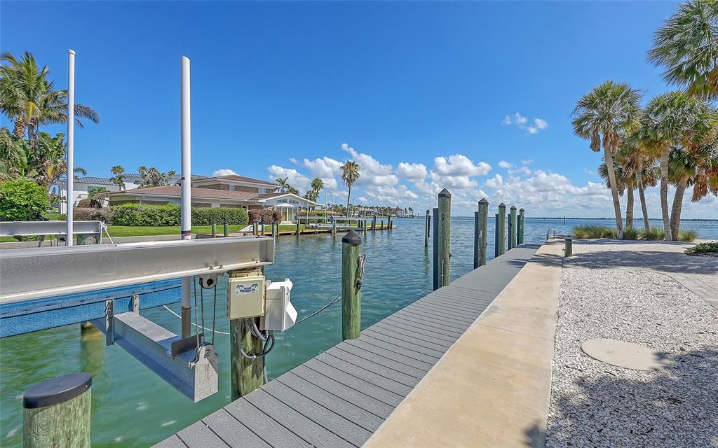 585 Gunwale Lane Longboat Key, FL 34228 - Photo 10 of 73
