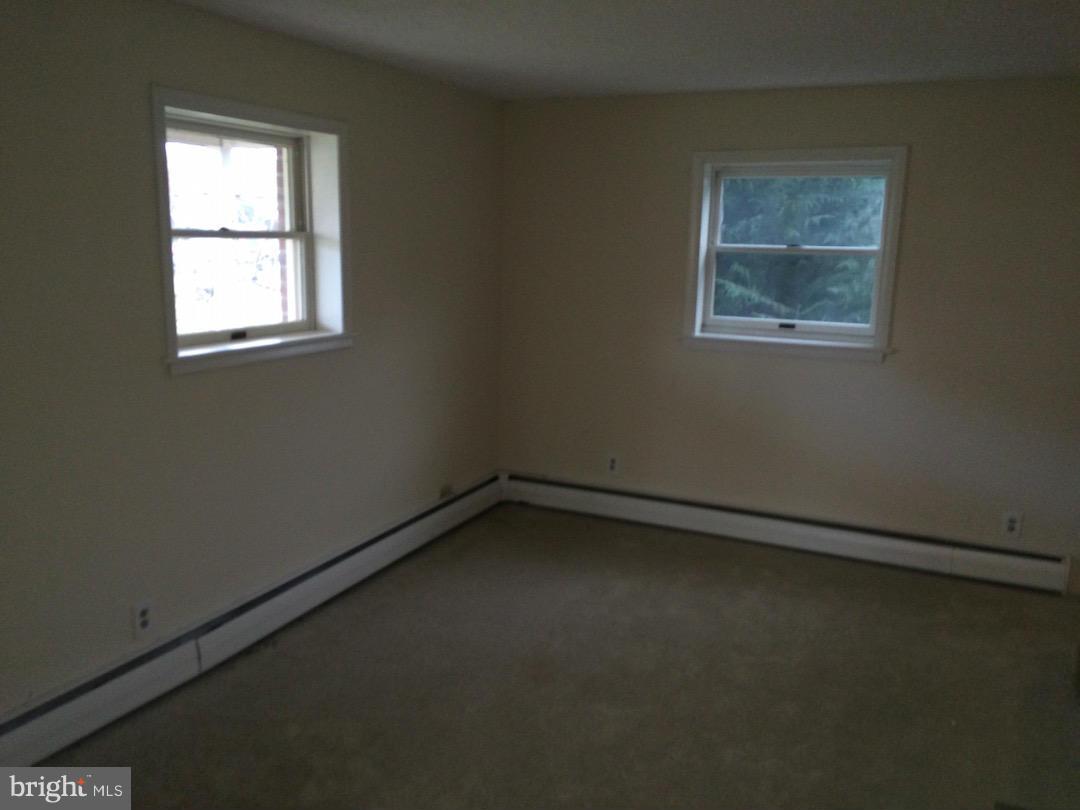 2213 Maple Road Baltimore, MD 21219 - Photo 13 of 24 Living Room