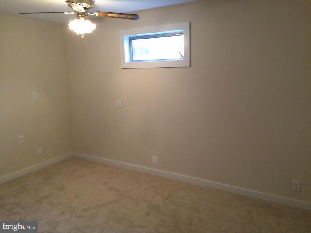 2213 Maple Road Baltimore, MD 21219 - Photo 7 of 24 Main Level Office
