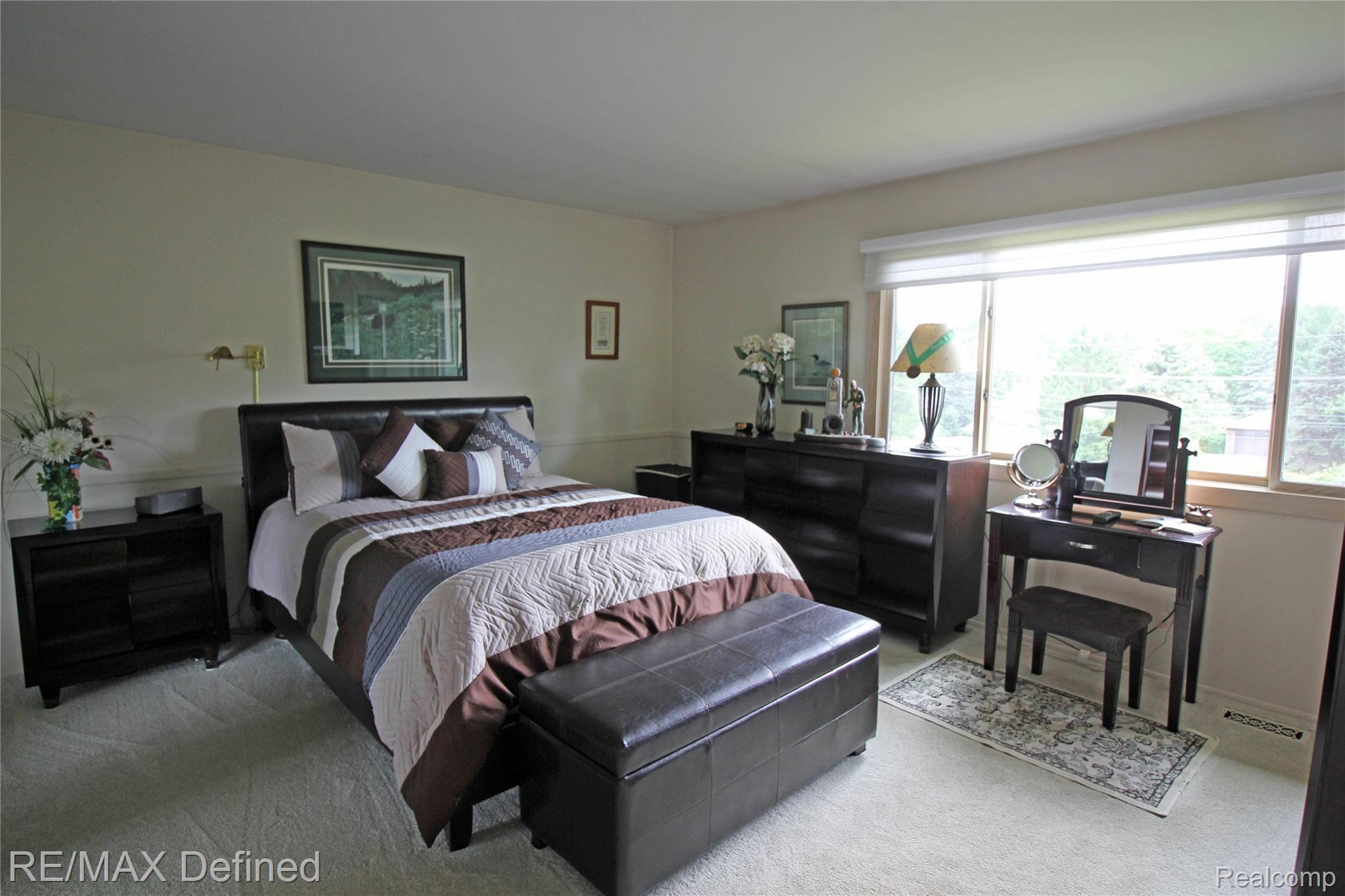2945 Meadowbrook Drive Rochester, MI 48309 - Photo 10 of 21 Generous Master Suite with His & Hers Closets