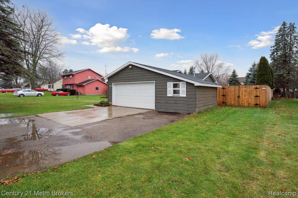 5222 Belsay Road Grand Blanc, MI 48439 - Photo 3 of 34 Gallery Image 3
