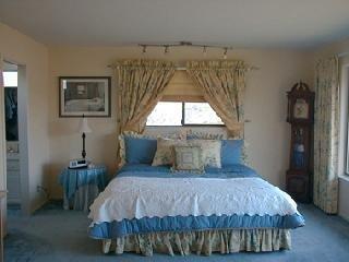 120 Oak Ridge Road San Rafael, CA 94903 - Photo 5 of 8 a bedroom with a bed and a window