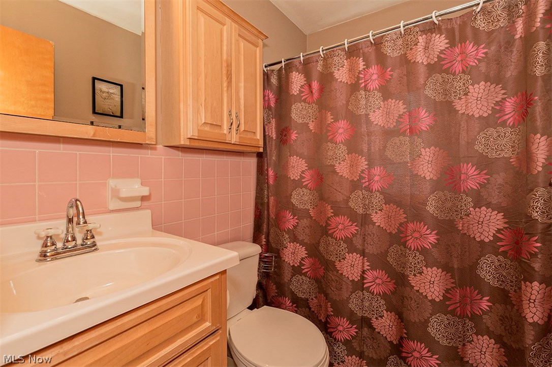 32228 Dickerson Road Willowick, OH 44095 - Photo 13 of 30