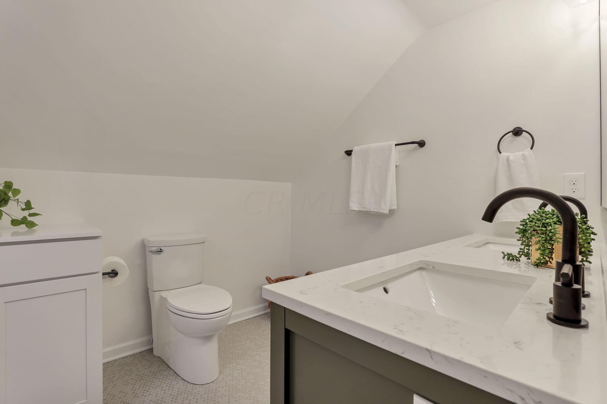 2203 Ridgeview Road Columbus, OH 43221 - Photo 33 of 60 Second Floor - Full Bathroom