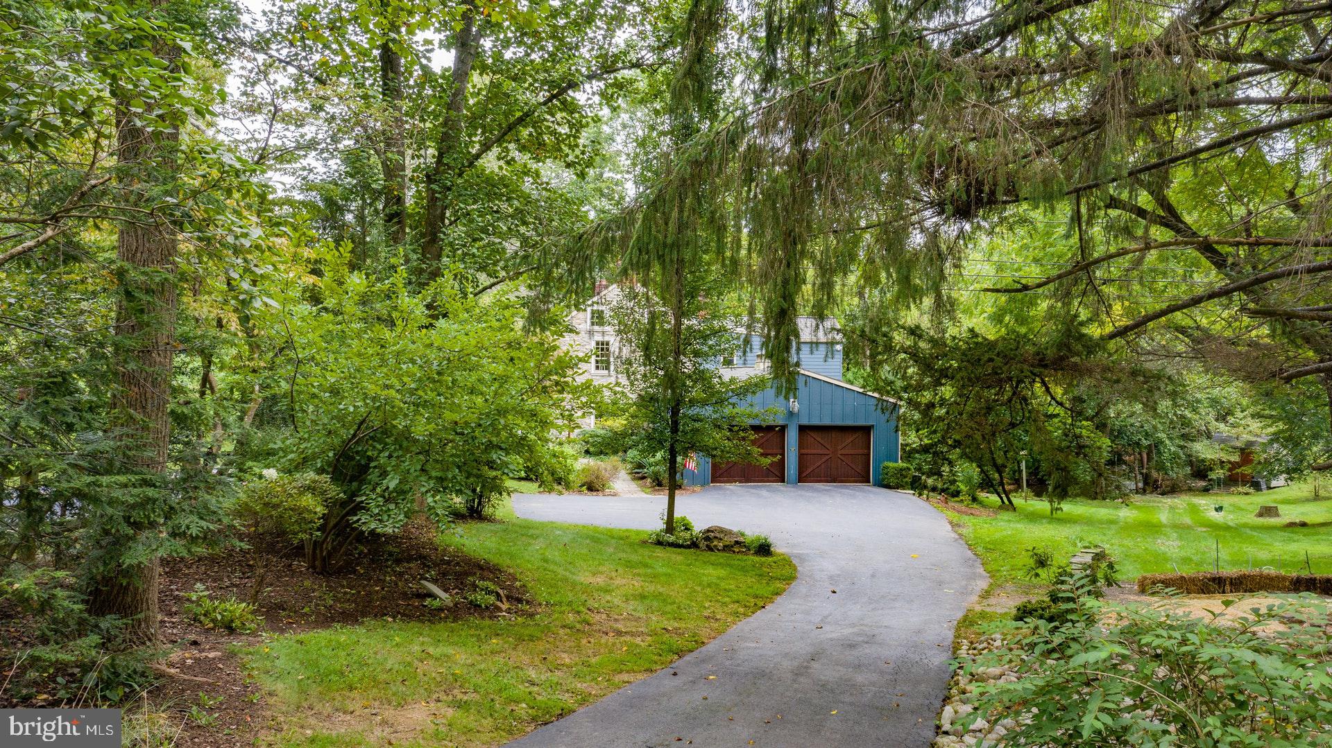 2536 Riverbend Road Allentown, PA 18103 - Photo 4 of 48 Gallery Image 4