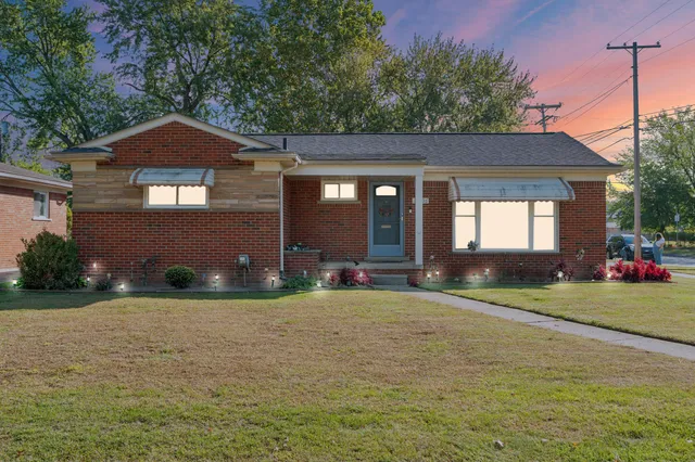 $274,900 | 27506 Lorraine Avenue, Warren, MI 48093