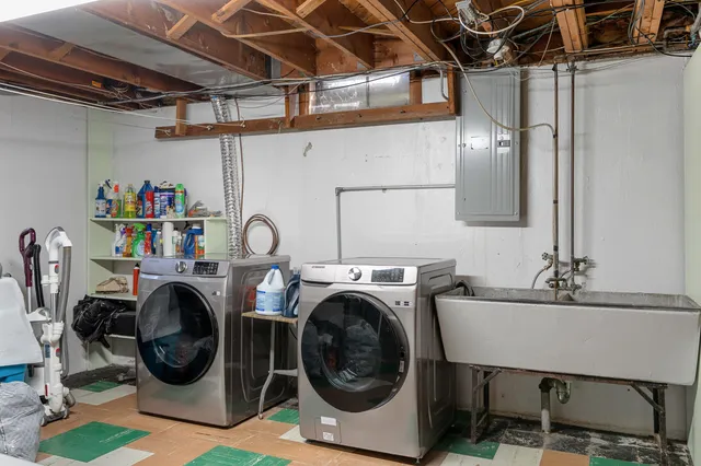 $274,900 | 27506 Lorraine Avenue, Warren, MI 48093