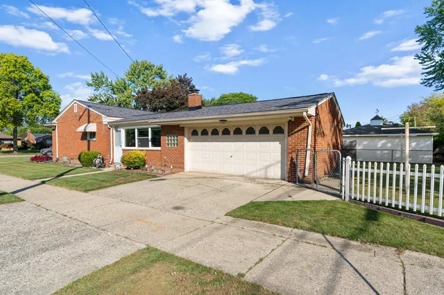 $274,900 | 27506 Lorraine Avenue, Warren, MI 48093