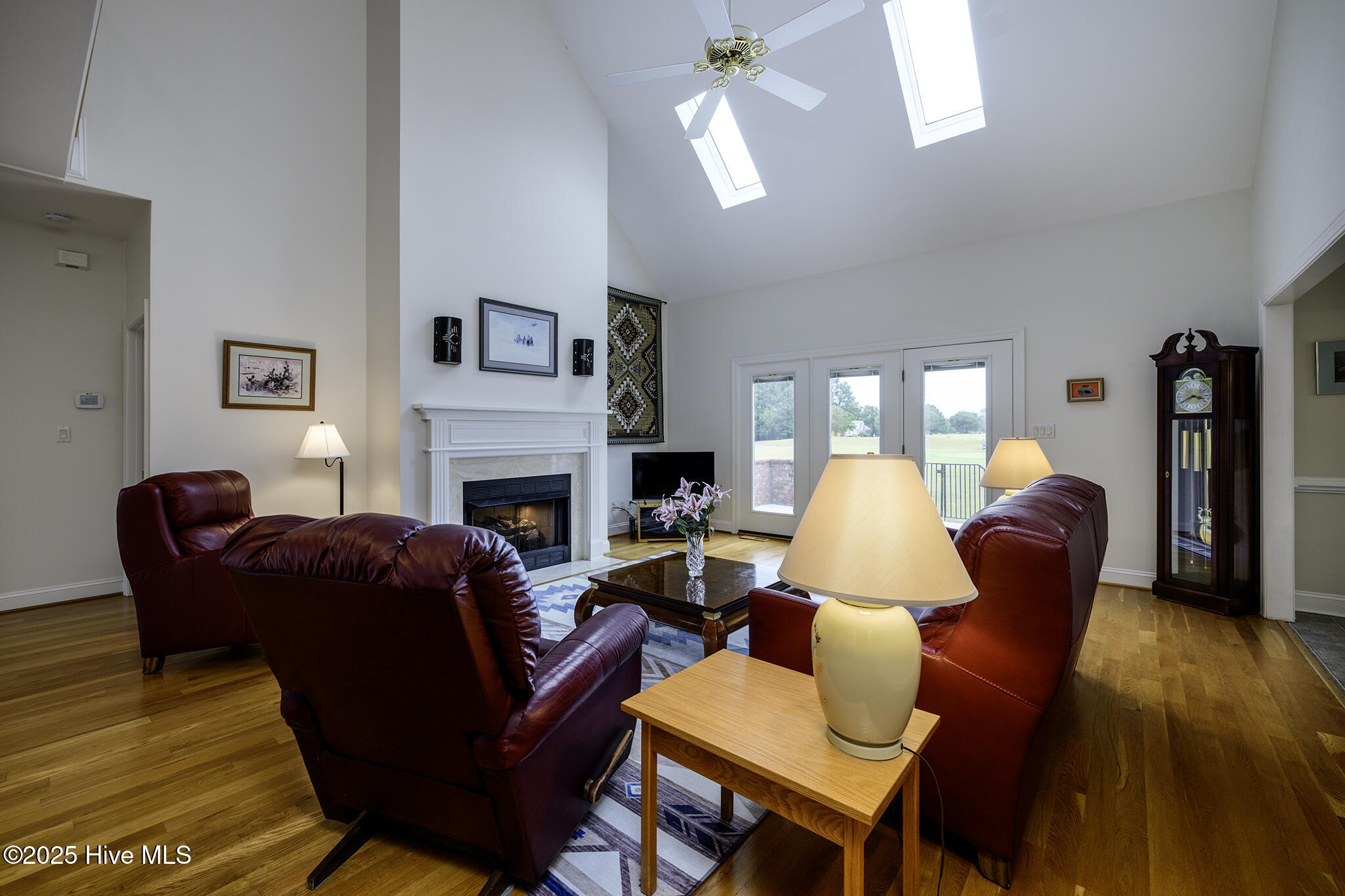 106 Mellen Road New Bern, NC 28562 - Photo 18 of 87 Spacious Living Room with Natural Light