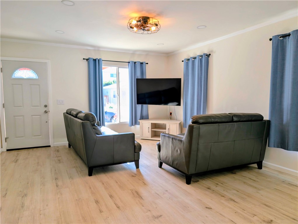 1041 2nd Street Hermosa Beach, CA 90254 - Photo 5 of 20 Built-In TV can Stay or Go