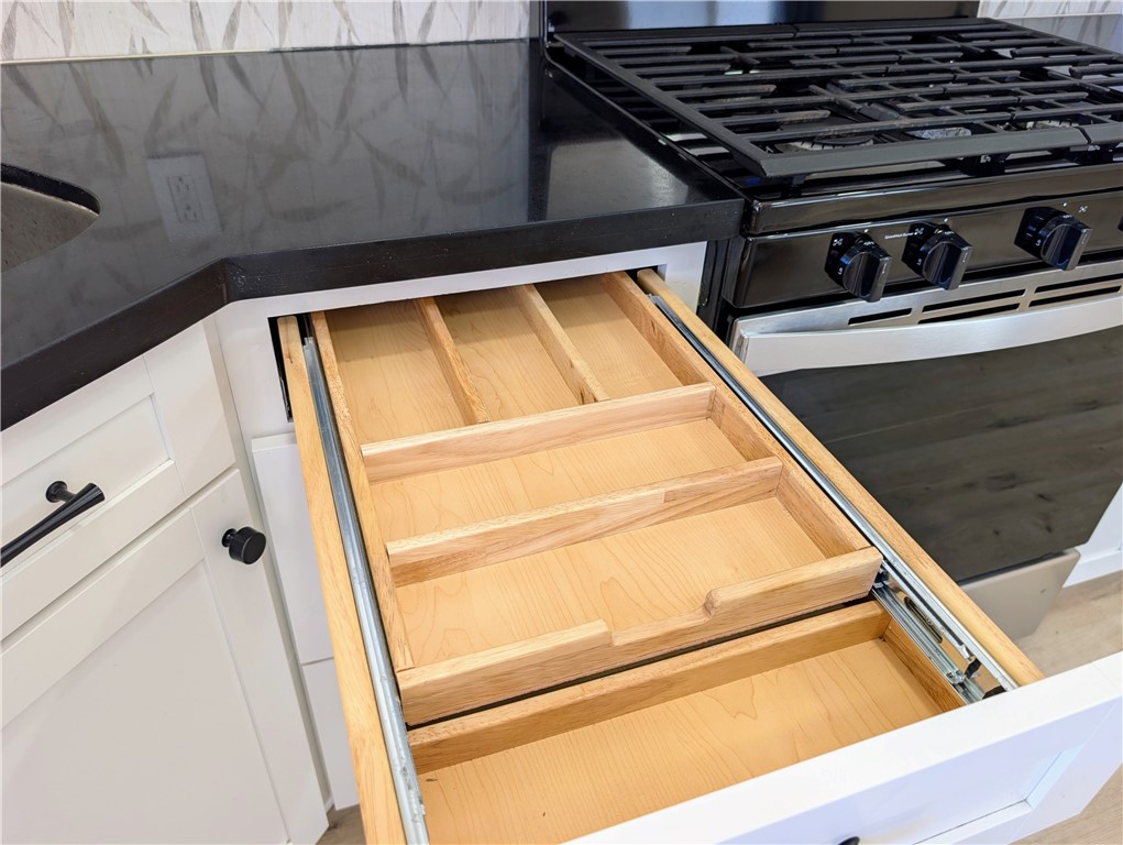 1041 2nd Street Hermosa Beach, CA 90254 - Photo 8 of 20 Newer Cabinets