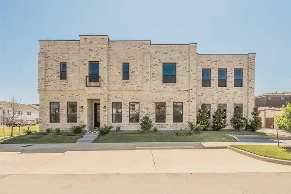 $637,000 | 305 Sunset Lane, Unit 101, Fort Worth, TX 76114