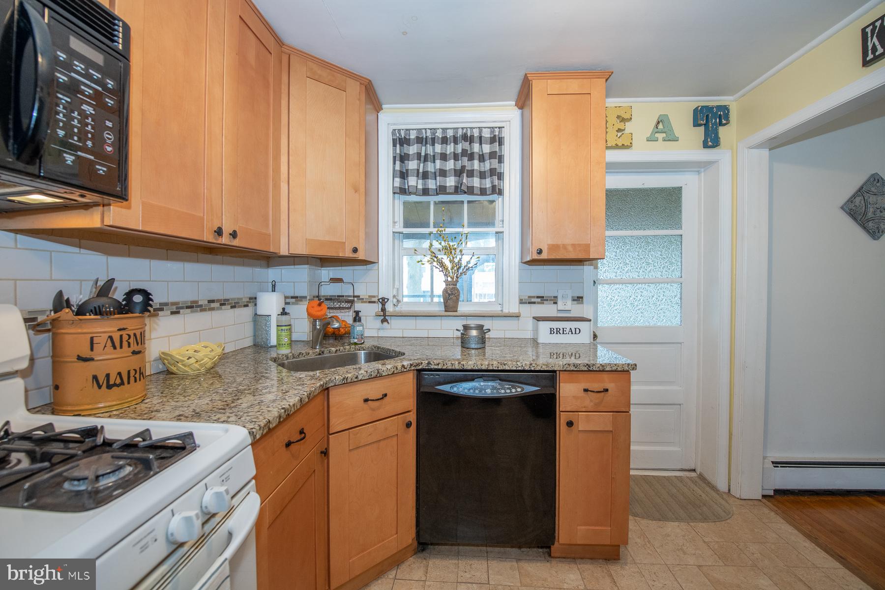 24 Holbrook Road Havertown, PA 19083 - Photo 18 of 40 Gas cooking, dishwasher and built-in microwave