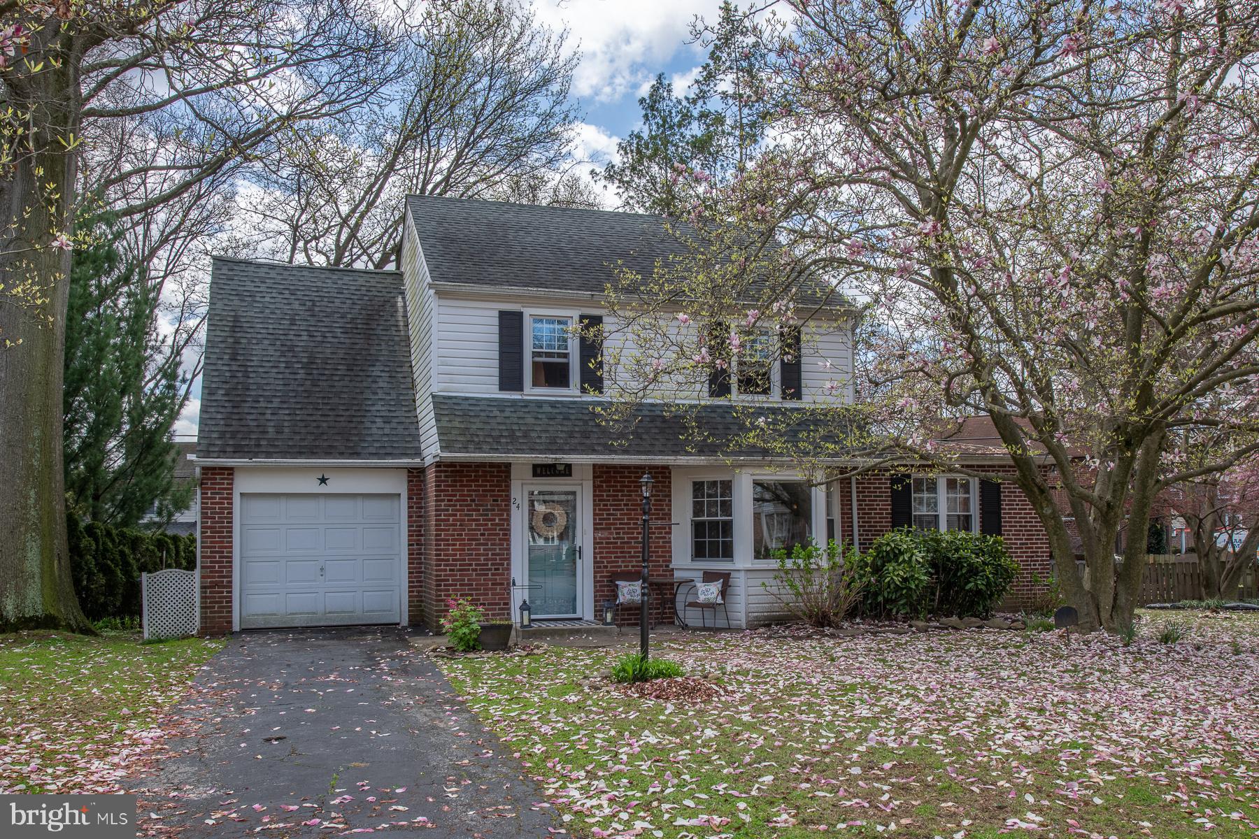 24 Holbrook Road Havertown, PA 19083 - Photo 3 of 40 Lovely level yard