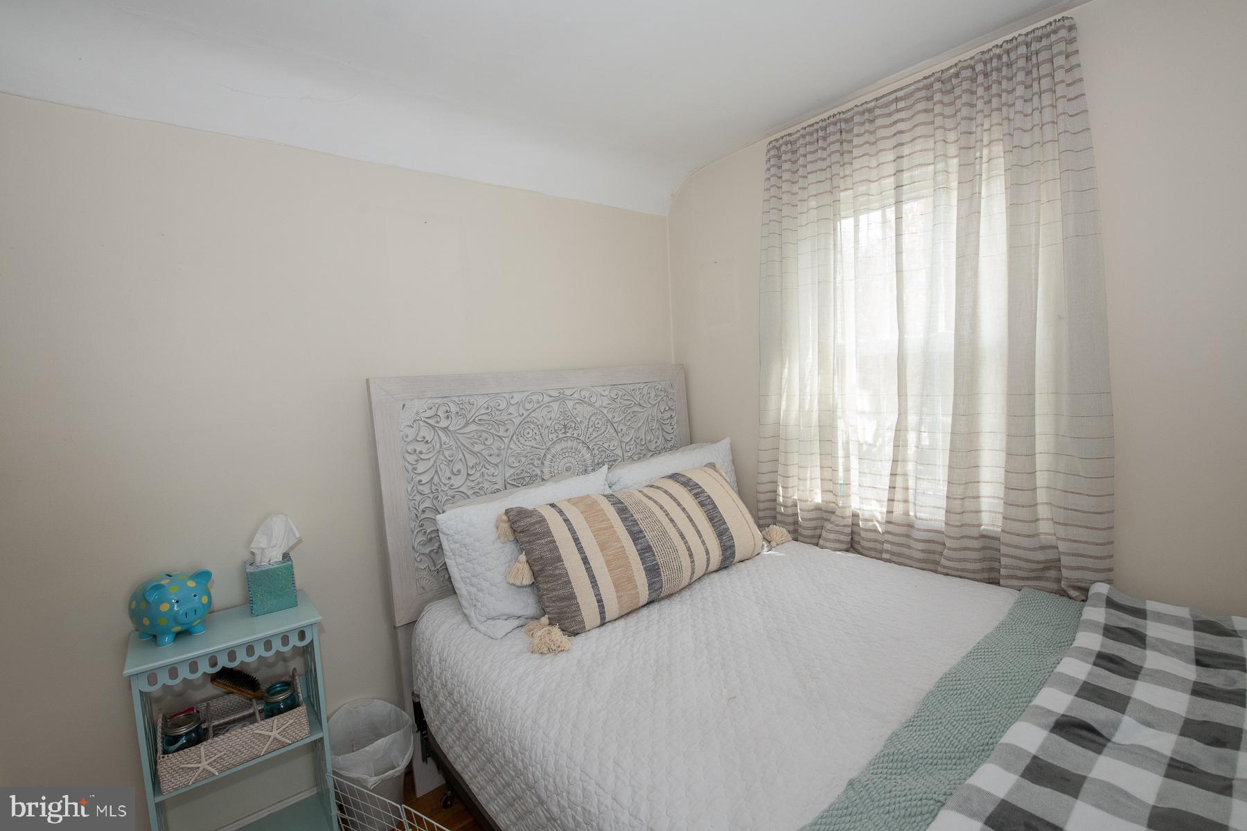 24 Holbrook Road Havertown, PA 19083 - Photo 23 of 40 Room has a closet and ceiling fan