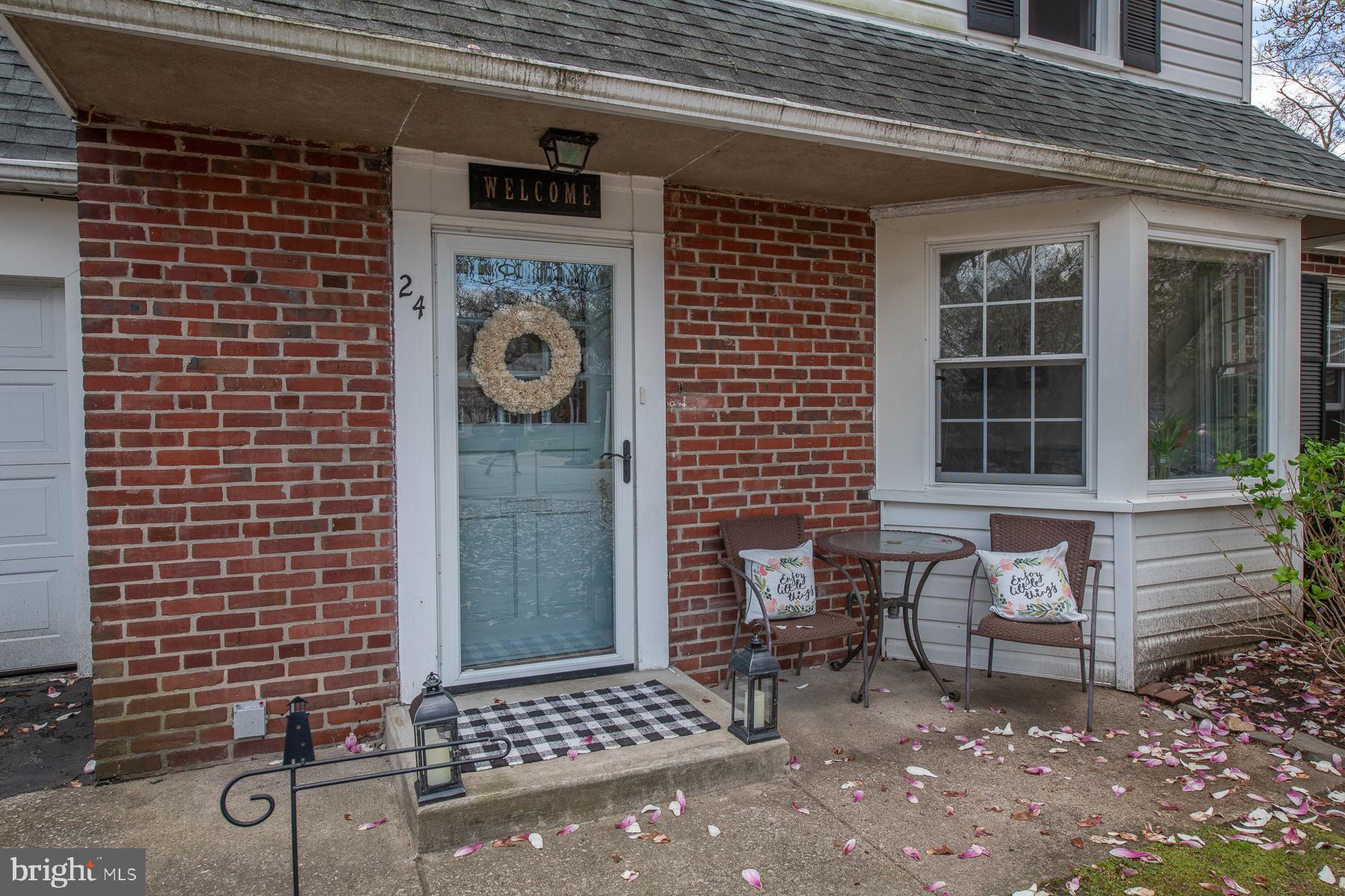 24 Holbrook Road Havertown, PA 19083 - Photo 4 of 40 Front Entry way patio
