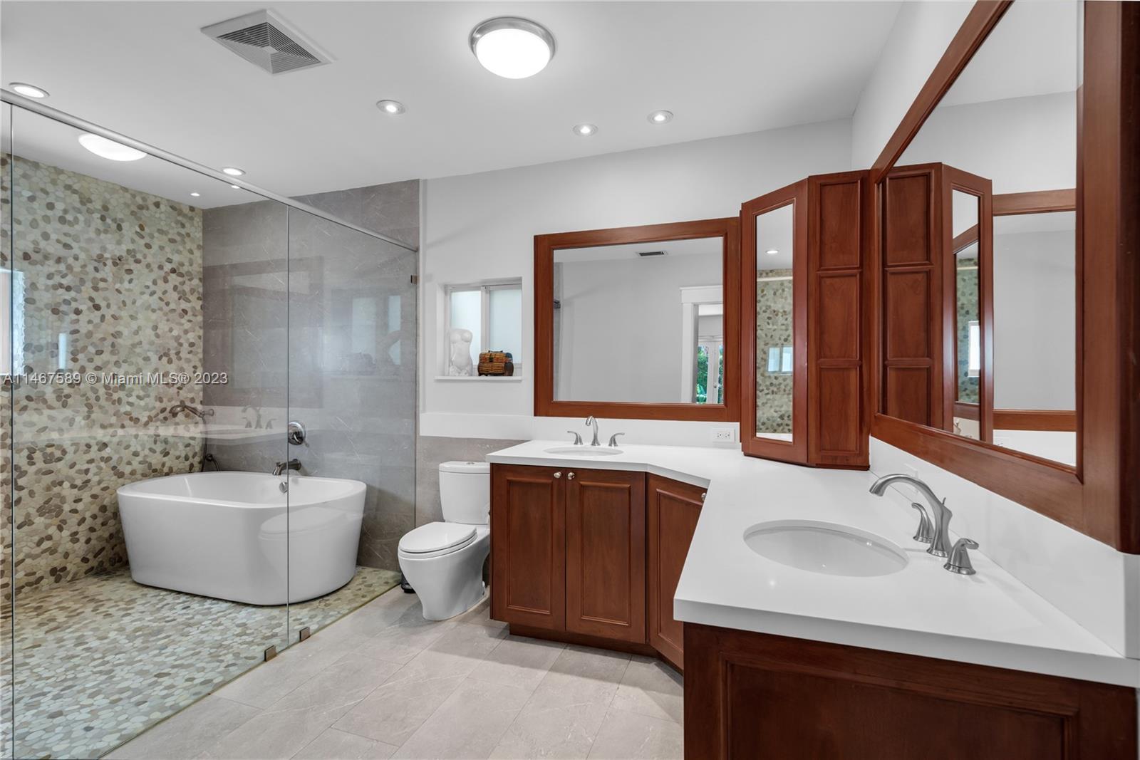 2400 Trapp Avenue Miami, FL 33133 - Photo 25 of 47 a bathroom with a double vanity sink mirror and bathtub