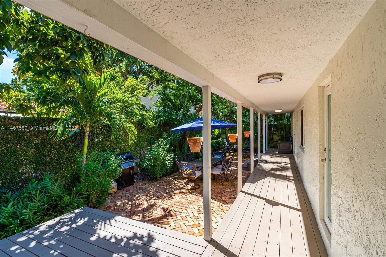 2400 Trapp Avenue Miami, FL 33133 - Photo 34 of 47 a view of balcony with furniture