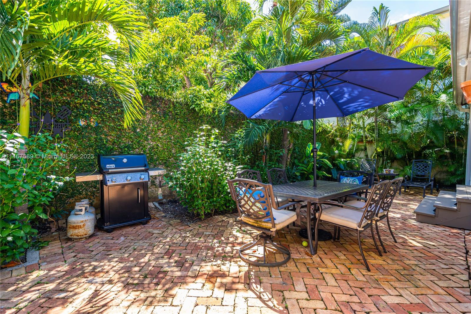 2400 Trapp Avenue Miami, FL 33133 - Photo 36 of 47 a view of an outdoor sitting area with chairs