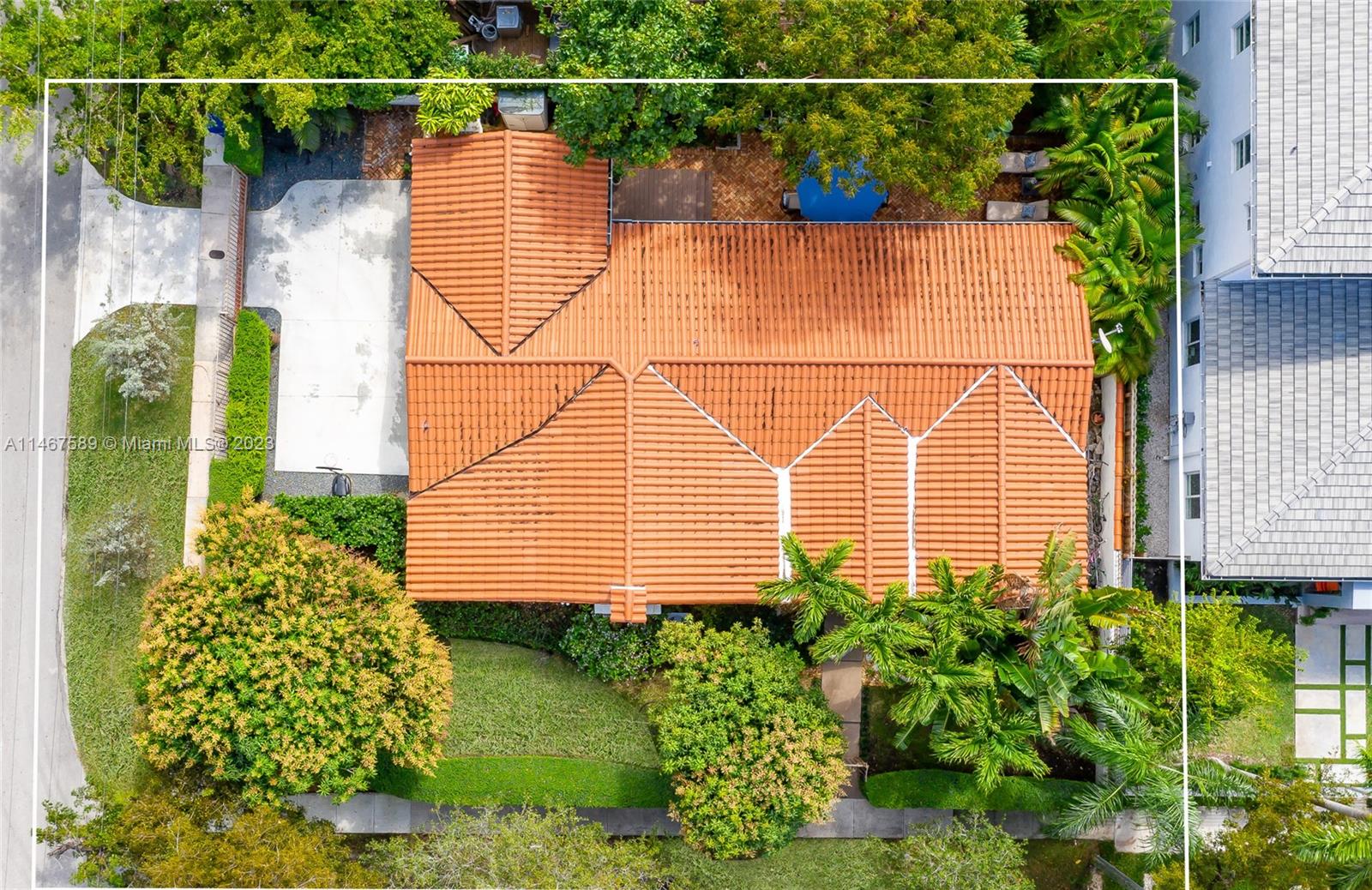 2400 Trapp Avenue Miami, FL 33133 - Photo 41 of 47 a view of a balcony with potted plants