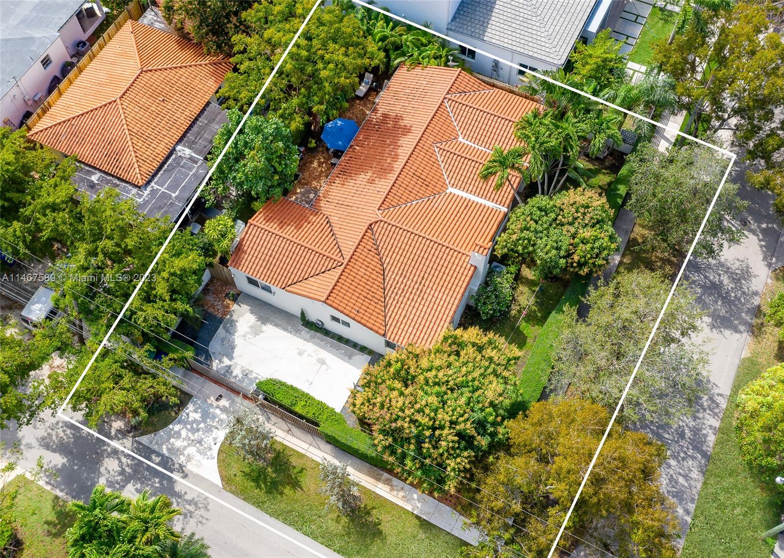 2400 Trapp Avenue Miami, FL 33133 - Photo 42 of 47 an aerial view of a house