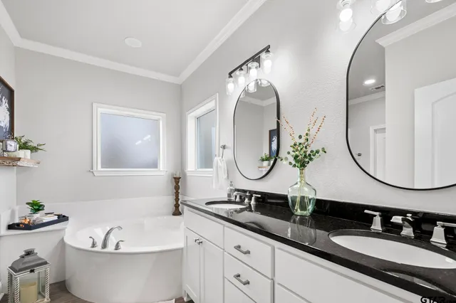 $294,000 | 200 North Bois D Arc Street, Van, TX 75790