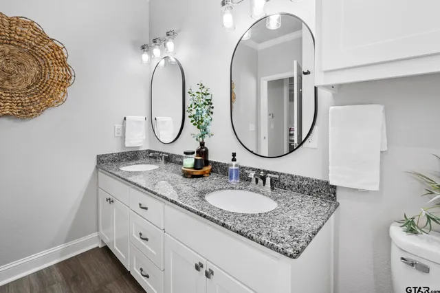 $294,000 | 200 North Bois D Arc Street, Van, TX 75790